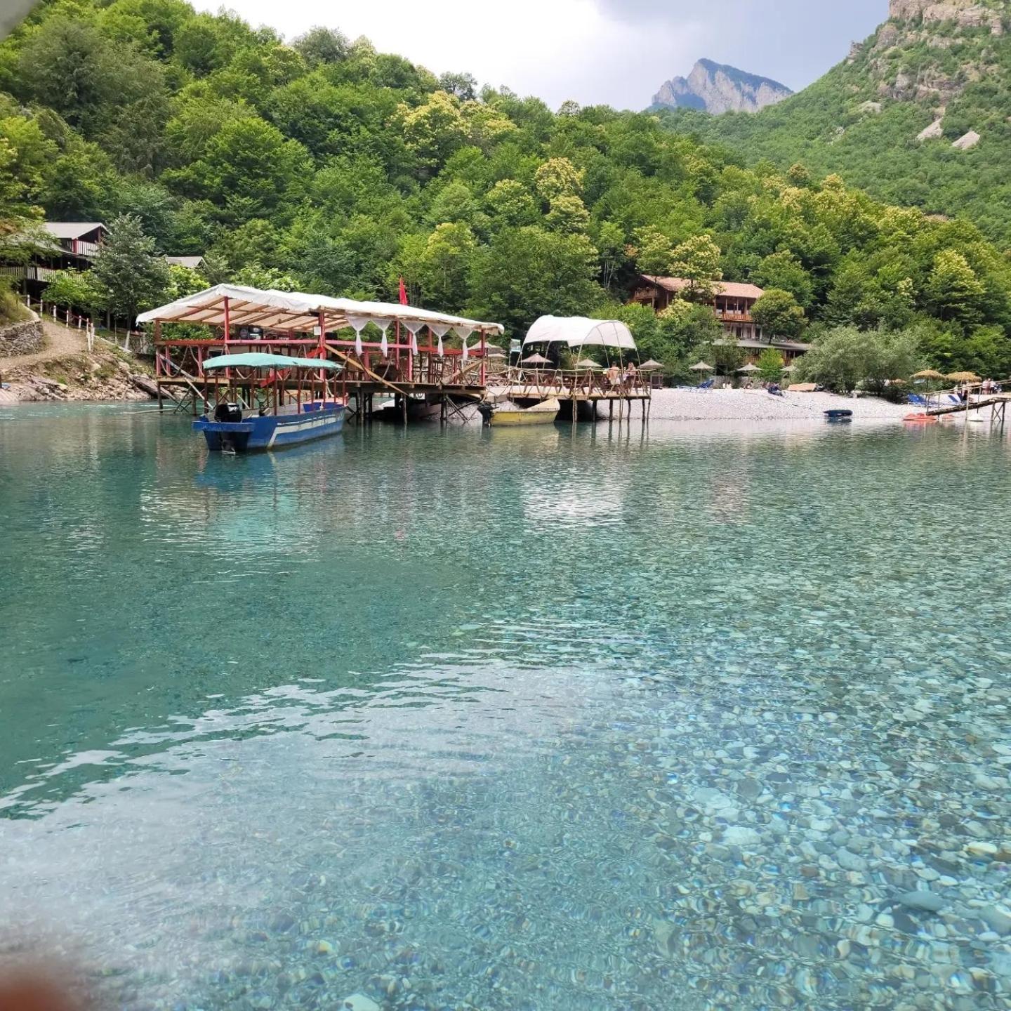 Park Blini Shala River Moll' e Shoshit Exterior foto