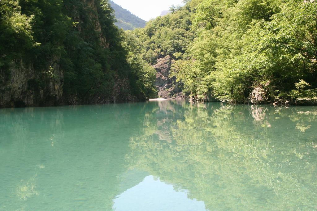 Park Blini Shala River Moll' e Shoshit Exterior foto