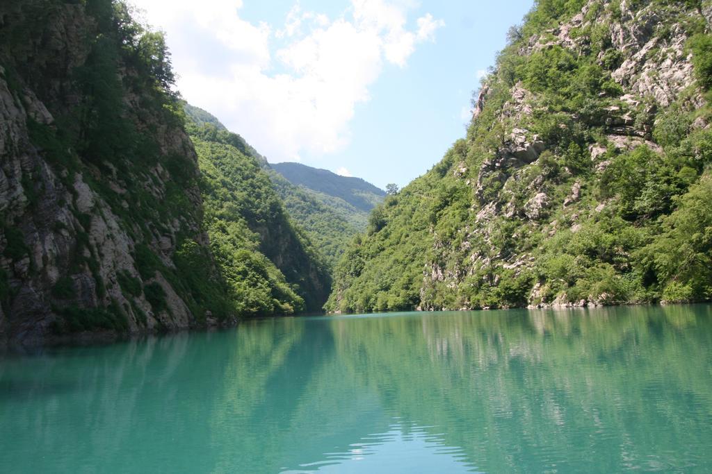 Park Blini Shala River Moll' e Shoshit Exterior foto